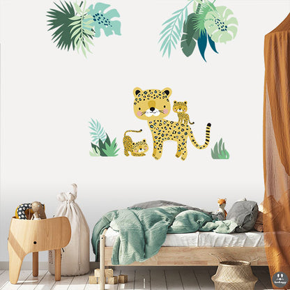 Vinilo infantil mama y bebes leopardos salvajes